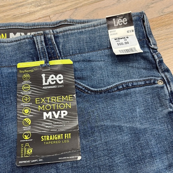Lee Blue Relaxed Straight Fit Jeans/ Extreme Motion Tapered Leg - Picture 3 of 16